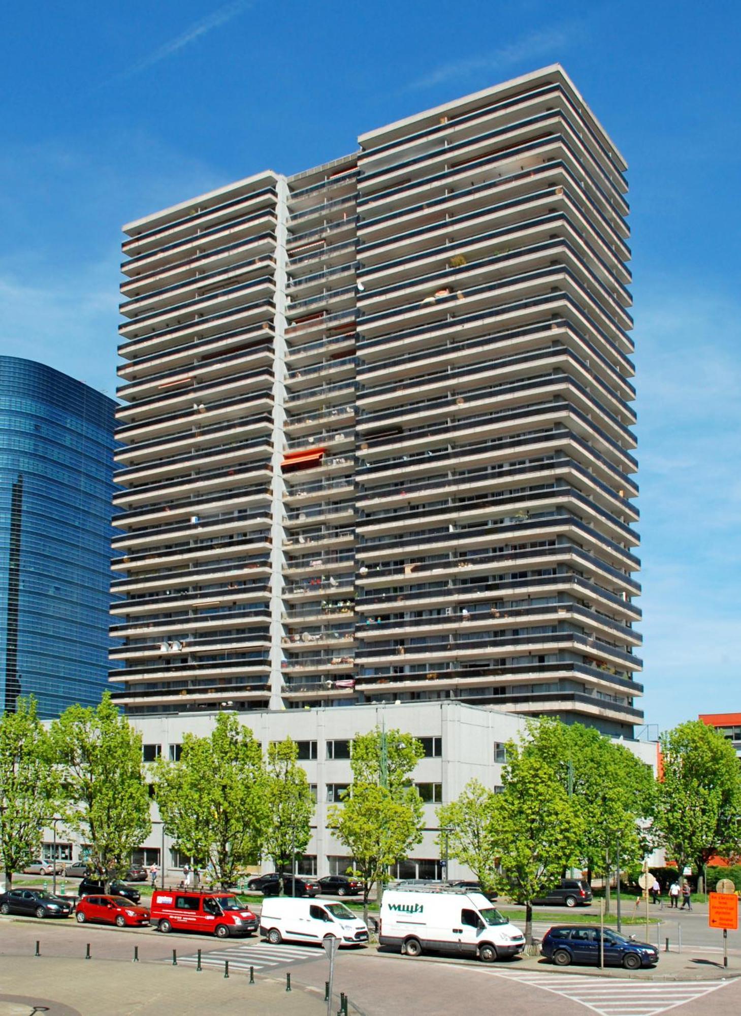 - - - - - Au Sixieme Ciel - - - - - Apartment *